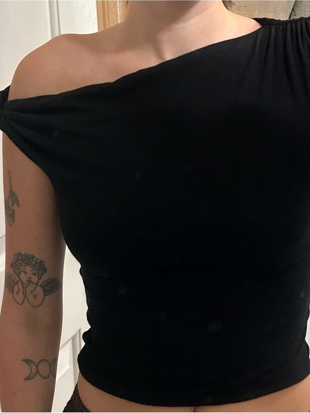 H&M Black One-Shoulder Fitted Top